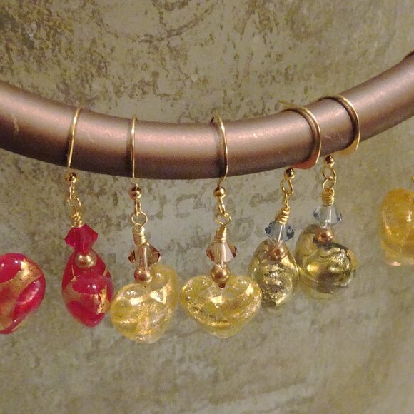 Hand-crafted drop earrings from Czech hearts in four stylish colors - Picture 4 of 12